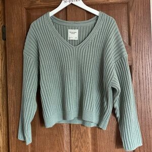 NWT Abercrombie & Fitch v-neck sweater